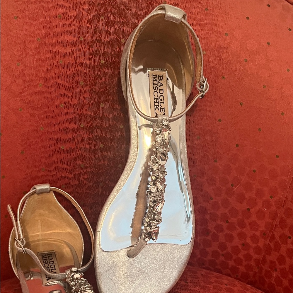 Like new BADGLEY MISCHKA silvertone sandals 7 1/2. $15